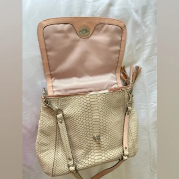 Barely used coach python handbag - Picture 4 of 16